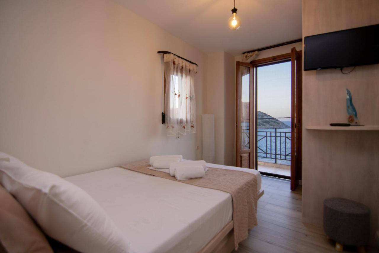 The Island House - Family Size Apt - Overlooking The Aegean - 3 Steps From The Beach Mochlos Exterior foto